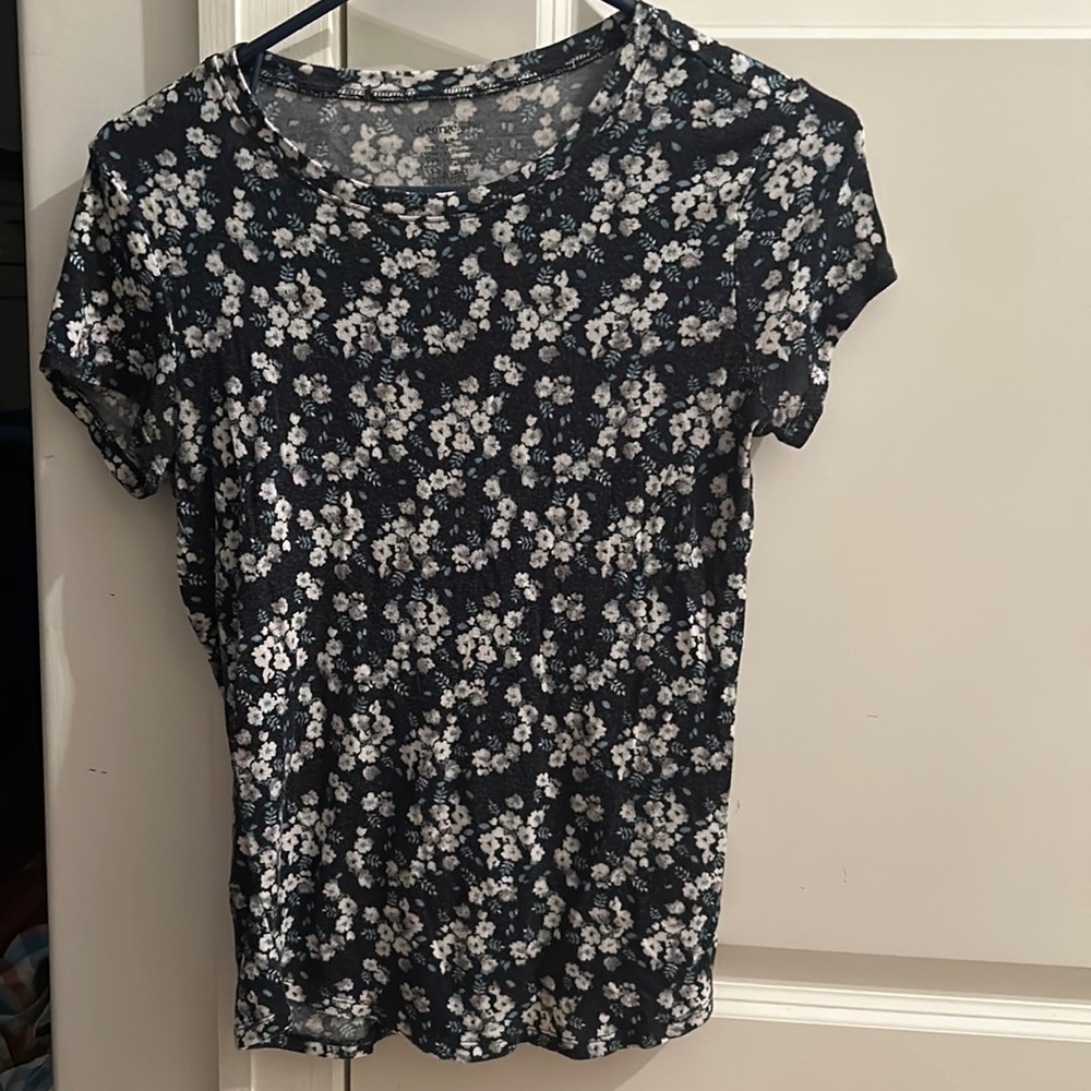 Size small flower tee !